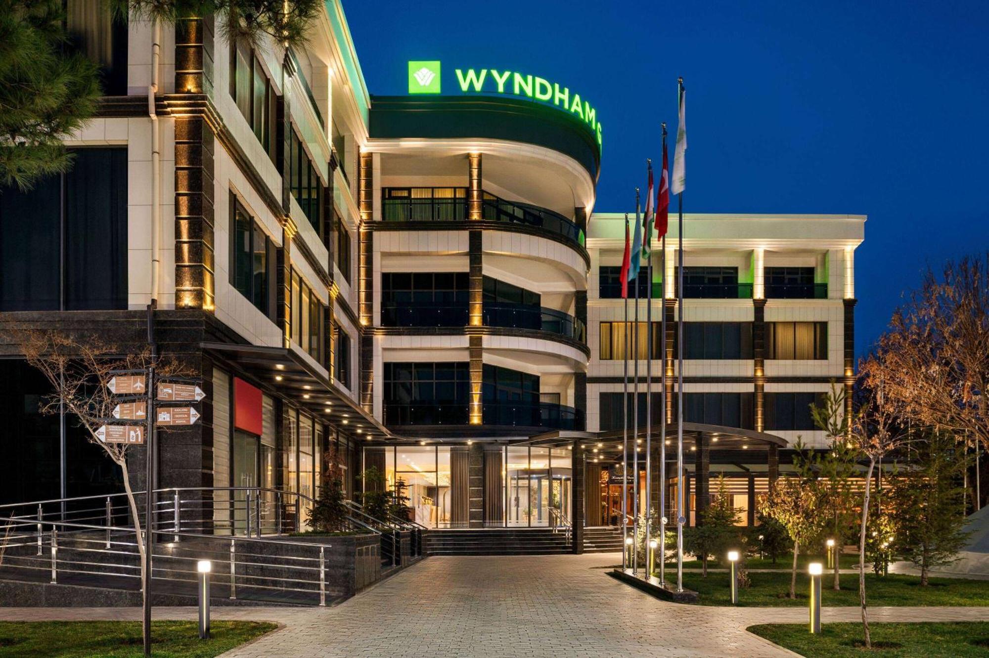 Wyndham Garden Tashkent Hotel Exterior photo